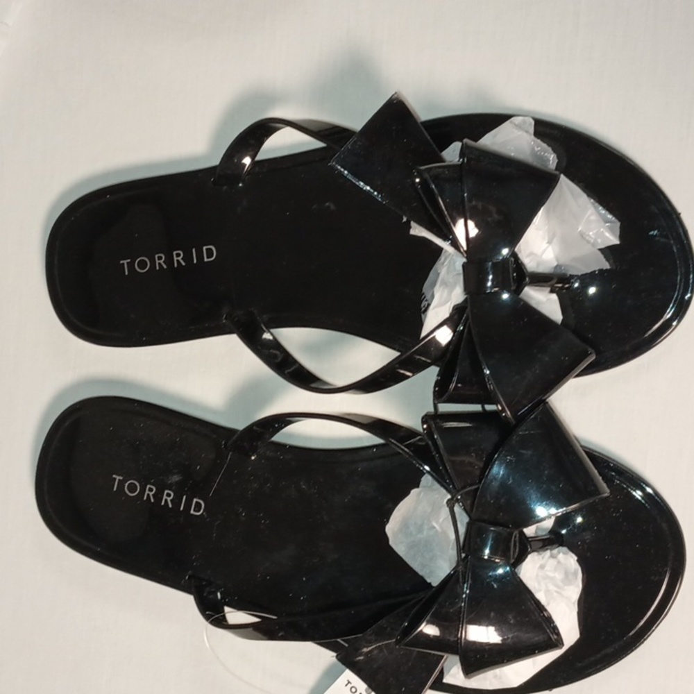 Torrid-Flip Flop Sandals 7 WW Wide Jelly Black Shiny Bows Flats Thong Retro New - Picture 4 of 4